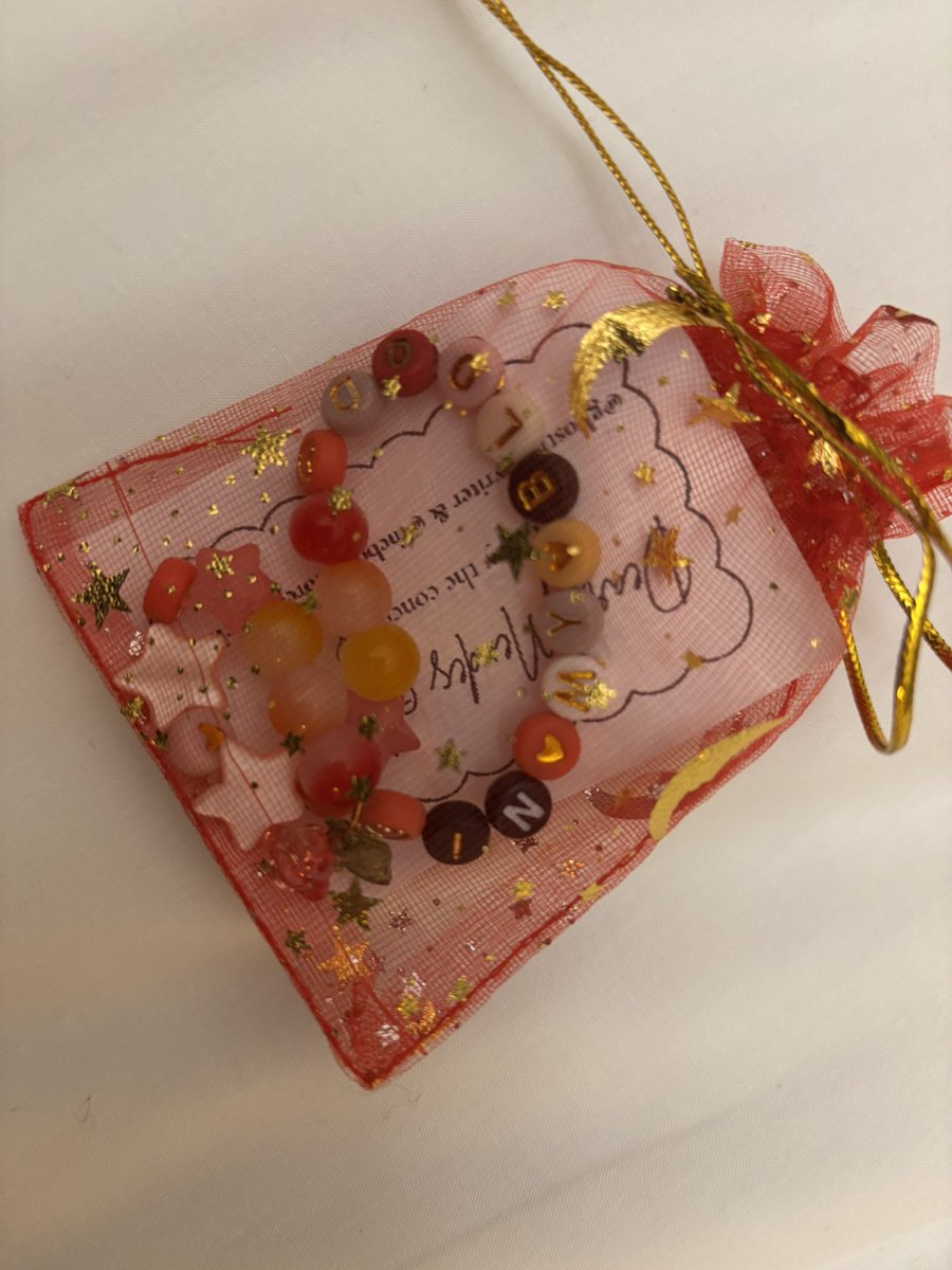 acursedpumpkin's tweet image. 🥺✨ Mendes Army
We’re making little bracelets to give away tomorrow at the London show 💛
Can’t wait to share this moment with you! 🫶
#MendesArmy #ShawnMendes #OnTheRoadAgainLondon #London @ShawnAccess @ShawnMendes