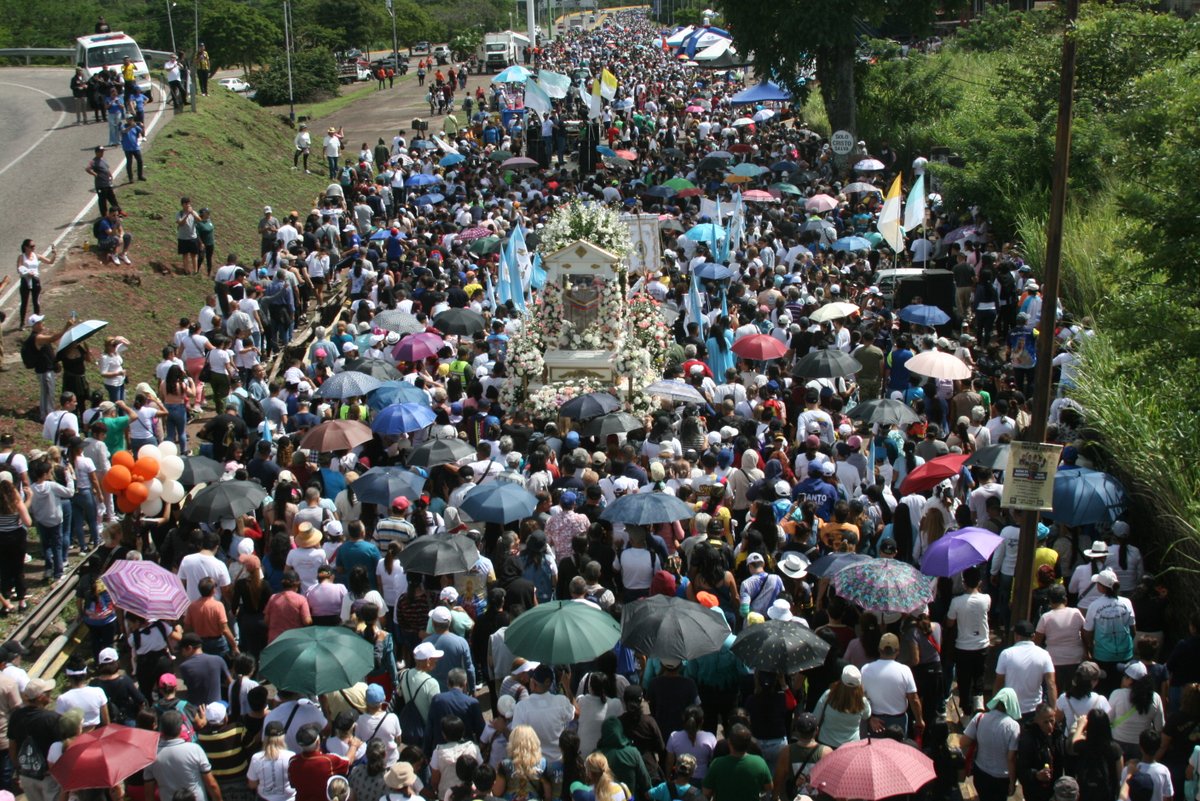 omairalabradorm's tweet photo. Se los dije:
Los caminos de la fe hoy conducen a la Virgen de la Consolación
#Micomarca
Foto: Tulia Buriticá https://t.co/gqLxl1fPZm