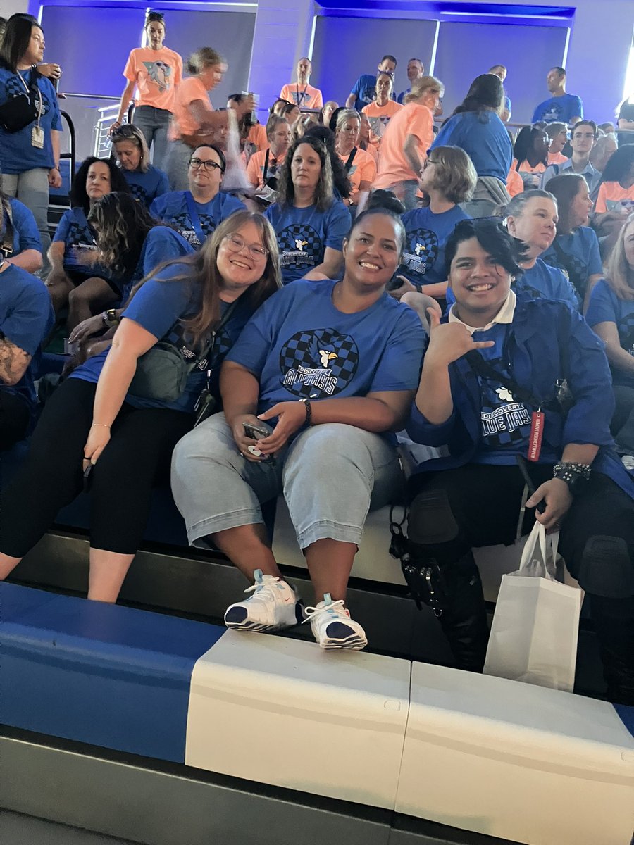 dmsbluejays's tweet photo. Our staff had a great time kicking off the school year with the rest of LPS! #LPSConvocation25 #DMSLeads #DestinationDMS https://t.co/TTHUDqOVRh