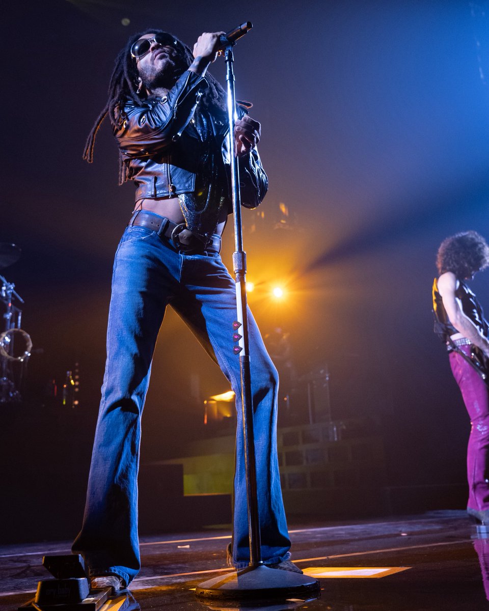 LennyKravitz's tweet image. Thank you @parkmgm #DolbyLive for shining the Blue Electric Light. 

📸: Mia Ross