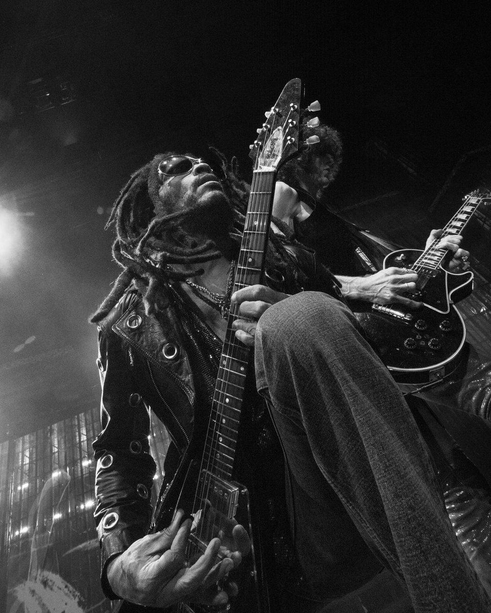 LennyKravitz's tweet image. Thank you @parkmgm #DolbyLive for shining the Blue Electric Light. 

📸: Mia Ross