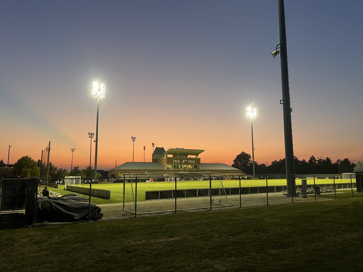 Thursday night lights on the pitch. Great win for <a href="/PurdueSoccer/">Purdue Soccer</a> to open the season! 🚂⬆️