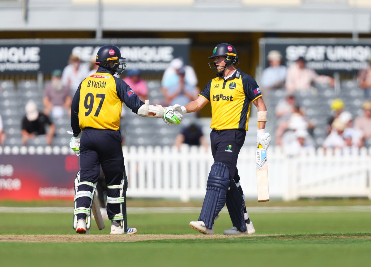GlamCricket's tweet photo. INNINGS BREAK: Glamorgan end their innings on 288-9 at the Seat Unique Stadium 🙌
Over to the bowlers to defend this total under lights 👊
WATCH LIVE: https://t.co/QdNy6D7Mlt
#GLOSvGLAM
#OhGlammyGlammy https://t.co/4JnfSRMwIf