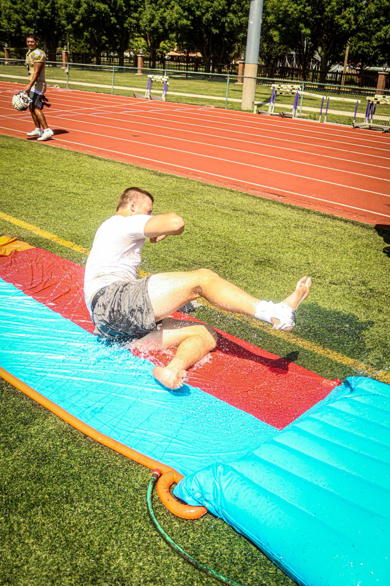 ONAZFootball's tweet image. We want to give a special thanks to @CPunches18 Head Coach of @Onazbaseball for coming out and working with our QBs on their sliding technique! 
- 
#HateAverageBeGREAT #WinTheWest #FearTheStreak #TheTigerWay #R837 #ComeToTheBourb #HoldTheRope