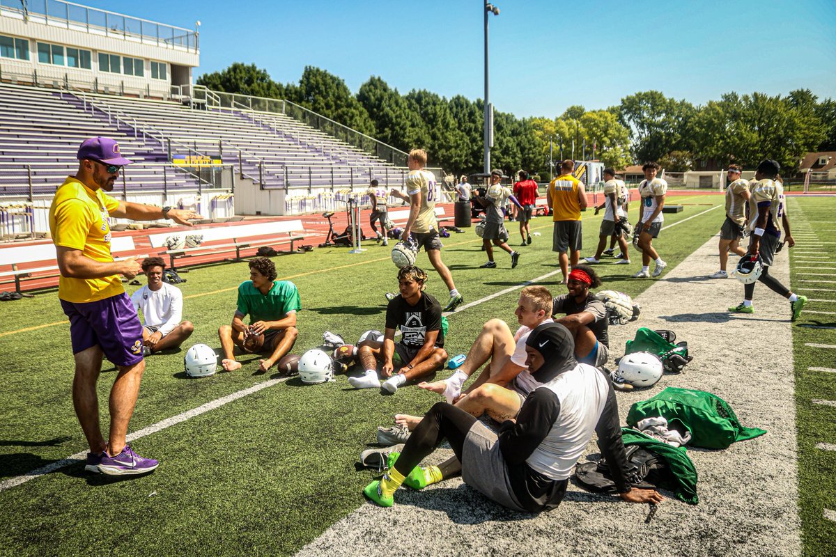 ONAZFootball's tweet image. We want to give a special thanks to @CPunches18 Head Coach of @Onazbaseball for coming out and working with our QBs on their sliding technique! 
- 
#HateAverageBeGREAT #WinTheWest #FearTheStreak #TheTigerWay #R837 #ComeToTheBourb #HoldTheRope