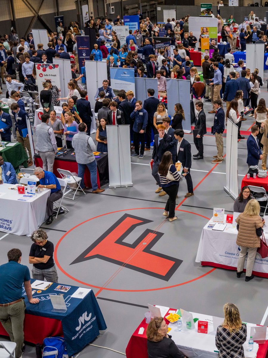 FairfieldU's tweet photo. Fairfield University has been ranked #𝟐𝟖 𝐨𝐧 𝐋𝐢𝐧𝐤𝐞𝐝𝐈𝐧’𝐬 𝟐𝟎𝟐𝟓 𝐓𝐨𝐩 𝐂𝐨𝐥𝐥𝐞𝐠𝐞𝐬 𝐥𝐢𝐬𝐭 𝐟𝐨𝐫 𝐥𝐨𝐧𝐠-𝐭𝐞𝐫𝐦 𝐜𝐚𝐫𝐞𝐞𝐫 𝐬𝐮𝐜𝐜𝐞𝐬𝐬 𝐢𝐧 𝐭𝐡𝐞 𝐔.𝐒.! 📈🎓

Read more → https://t.co/yQWuKvV1zi https://t.co/gptrc2o1qC