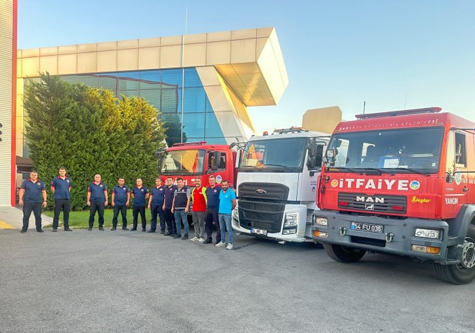 Sakarya İtfaiyesi Karamürsel’deki Yangına Müdahale Ediyor