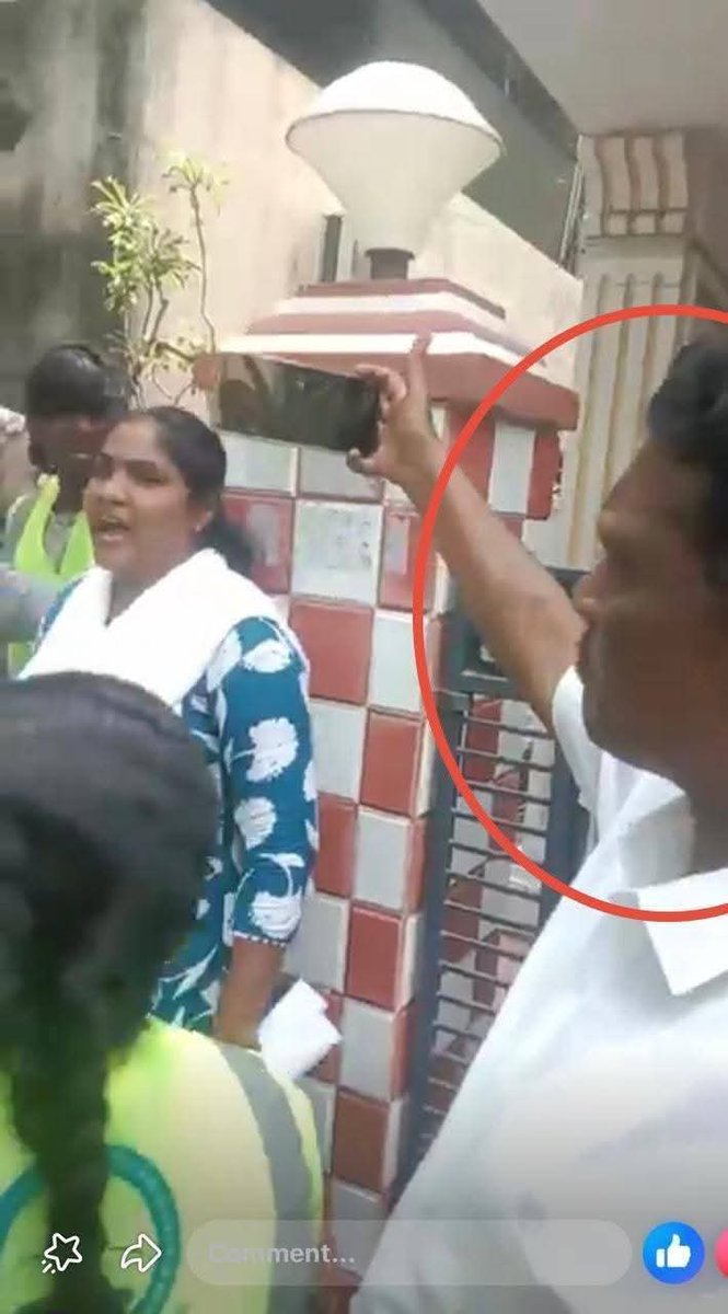 advSUDHARSAN's tweet photo. சவுக்கு சங்கர் வீட்டில் மலத்தை ஊற்றி தாக்குதல் நடத்திய நபர்களில் ஒருவர்தான் ஜெயக்குமார். 

சிபி சிஐடி விசாரணையில் இவர் சம்பவ இடத்தில் இருந்தது வீடியோ ஆதாரங்களோடு நிரூபணம் ஆகியுள்ளது.   

ஆனால் இது வரை இவர் கைது செய்யப்படவில்லை. https://t.co/imlkBmvVLw