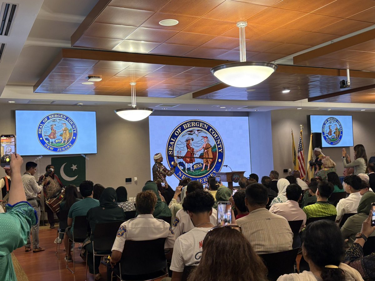 Yesterday I had the pleasure of attending Bergen County’s annual Independence Day of Pakistan Celebration! It was a wonderful evening celebrating with the Pakistani-American community here in LD37 🇵🇰