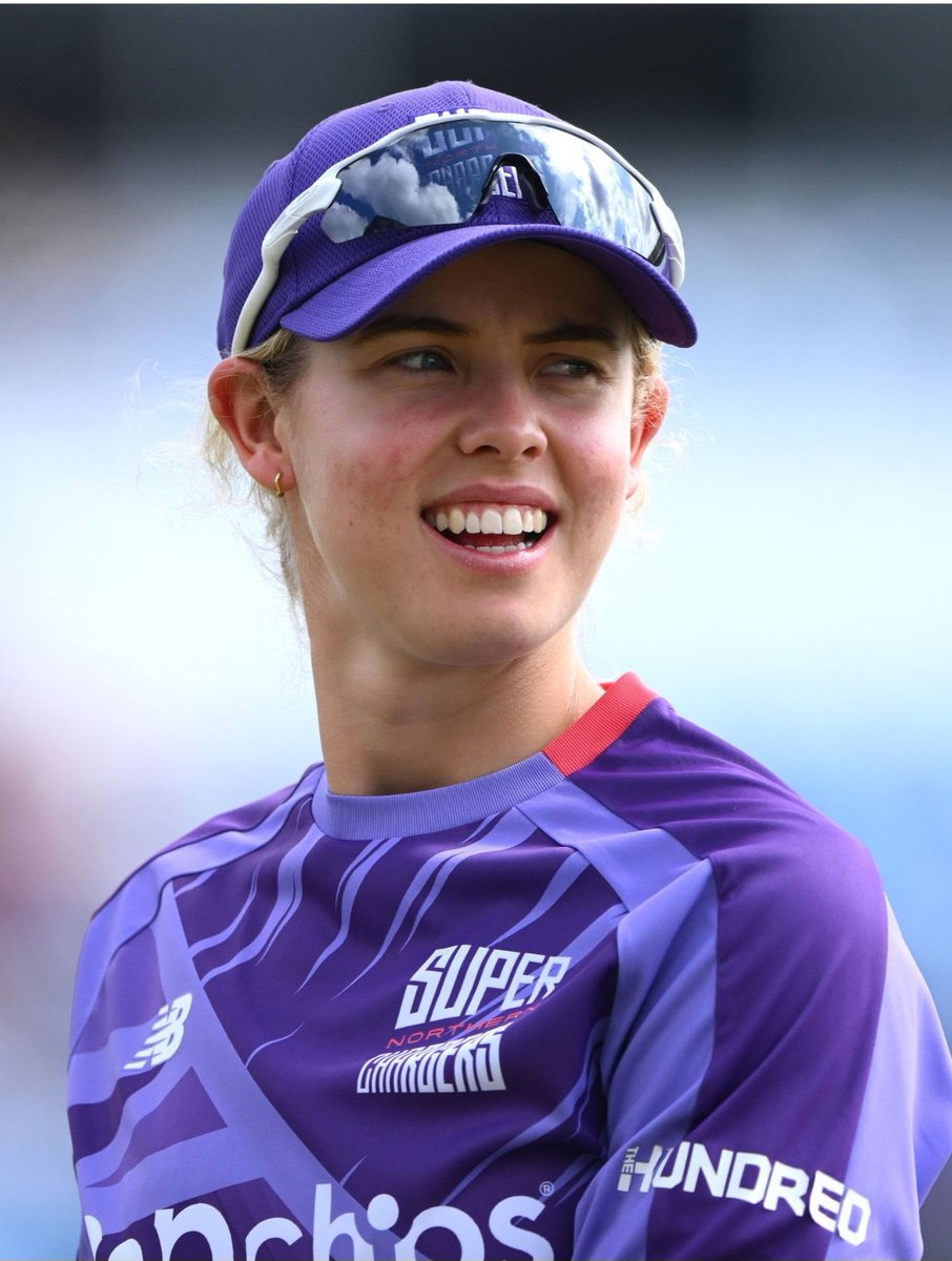Not seen a more graceful and elegant woman cricketer than #PhoebeLitchfield. She is such a joy to watch... pure bliss! #Cricket #Thehundredwomen