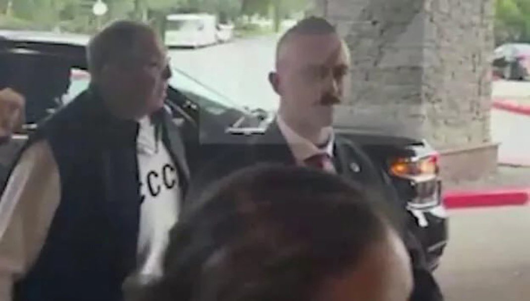 To, že má Lavrov top SSSR není nic zvláštního. 
Spíš jsem překvapen, že mu dělá ochranku člen Reichssicherheitsdienst.