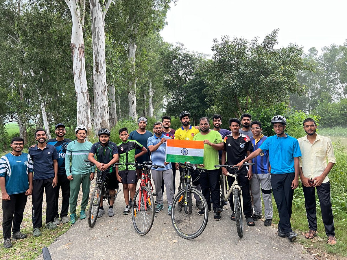 nasarghouri1's tweet photo. #IndependenceDay2025
17 members of the #Ahmadiyya Cycling Club Qadian successfully completed the 79 KM Cycling Challenge... 🇮🇳🚴‍♂️🚴‍♀️

This event not only promoted physical fitness but also reflected our patriotism &amp; spirit of service cherished by the Community.
#IndependenceDay https://t.co/14JwB37PFA