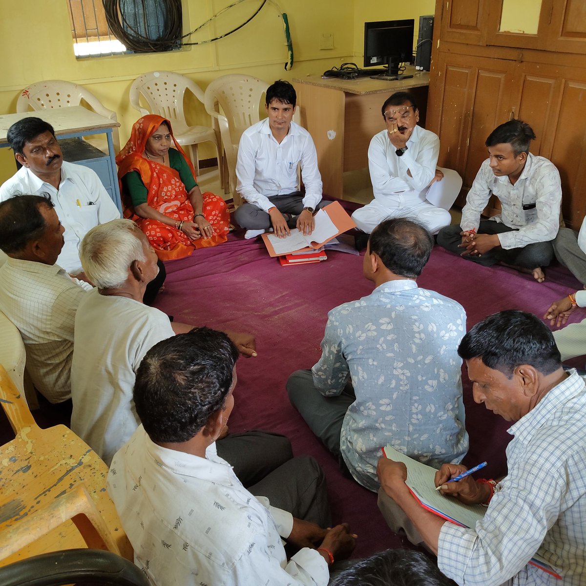 GpKothiyakhaand's tweet image. આજ રોજ કોઠીયાખાડ ગામે ગ્રામ સભા યોજાઈ જેમાં પી.એમ. સૂર્યા ઘર યોજના,પી. એમ. કુસુમ યોજના,માર્ગ અકસ્માત ઘટાડવા માર્ગ સલામતી ના પગલાં લેવા તેમજ ગામના પ્રશ્નો બાબતે ચર્ચા કરવામાં આવી.@CMOGuj,@CollectorAnd,@DDO_Anand,@eroborsad,@BorsadTdo,@InfoAnandGoG