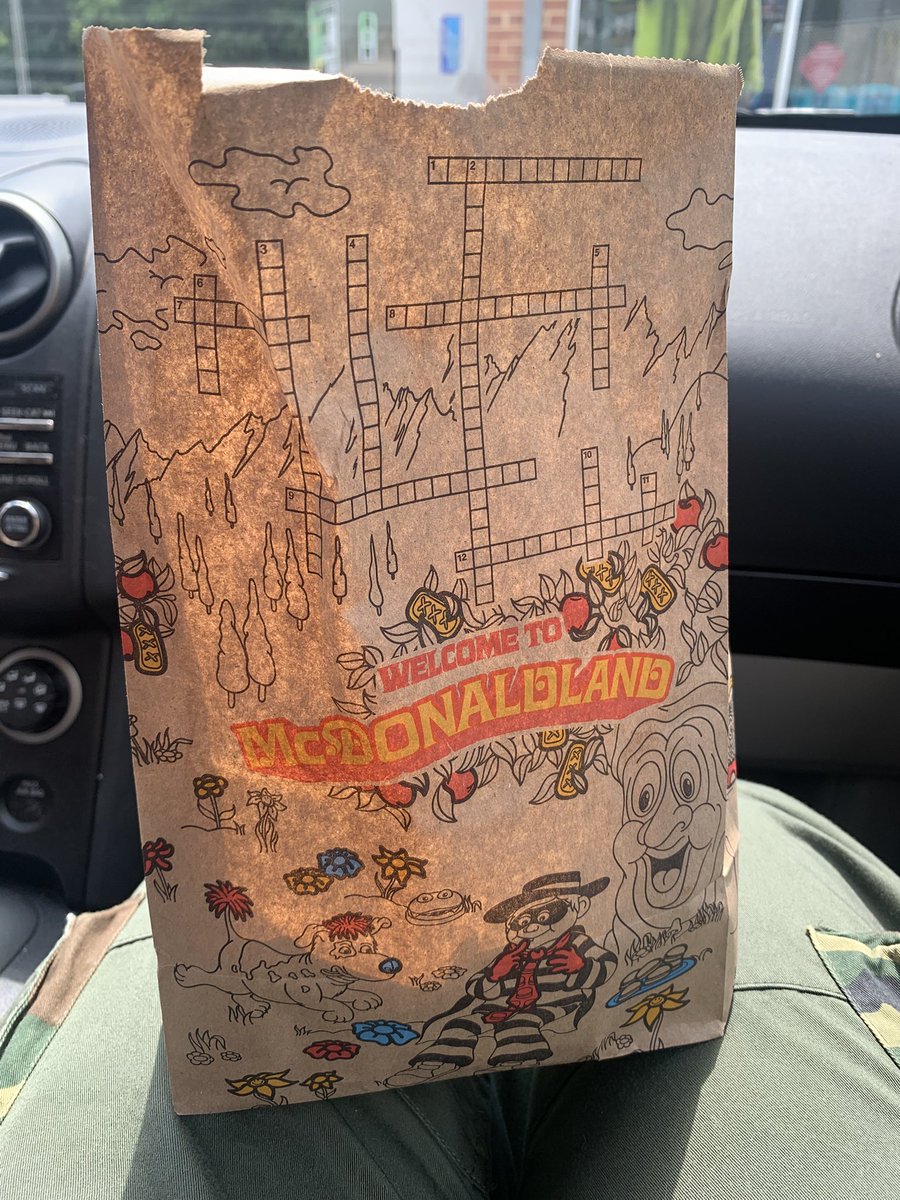 So I tried the McDonaldLand shake for the first time. Not gonna lie I was a little bit apprehensive based on the color alone.

But I was pleasantly surprised it was pretty good.