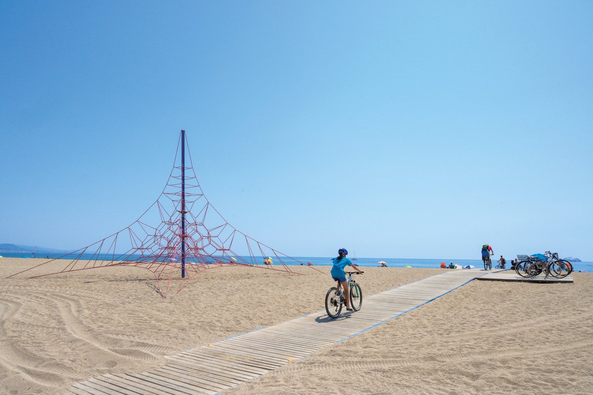 📢Últims dies d’agost… Aprofita'ls al màxim movent-te en bus! Gaudeix la platja des del primer minut. 🚌 

🚌 Castelldefels
✔️ Línies: GA1, GA2, CF2, L94, L95, L96 i N16
📍 També t'apropen: CF1 i L97
📈 La L94 es reforça a l'estiu!

🚌 Gavà
✔️ Línies: GA1, GA2, L77, L94, L95
📈