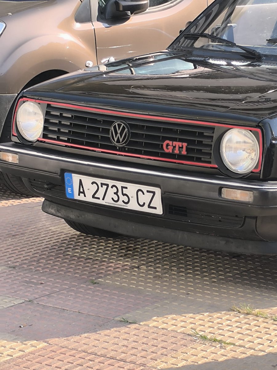 mircmercmurc's tweet photo. Pero, entonces si termino la carrera ¿ me regalan este coche ? https://t.co/csDcr0kiyI