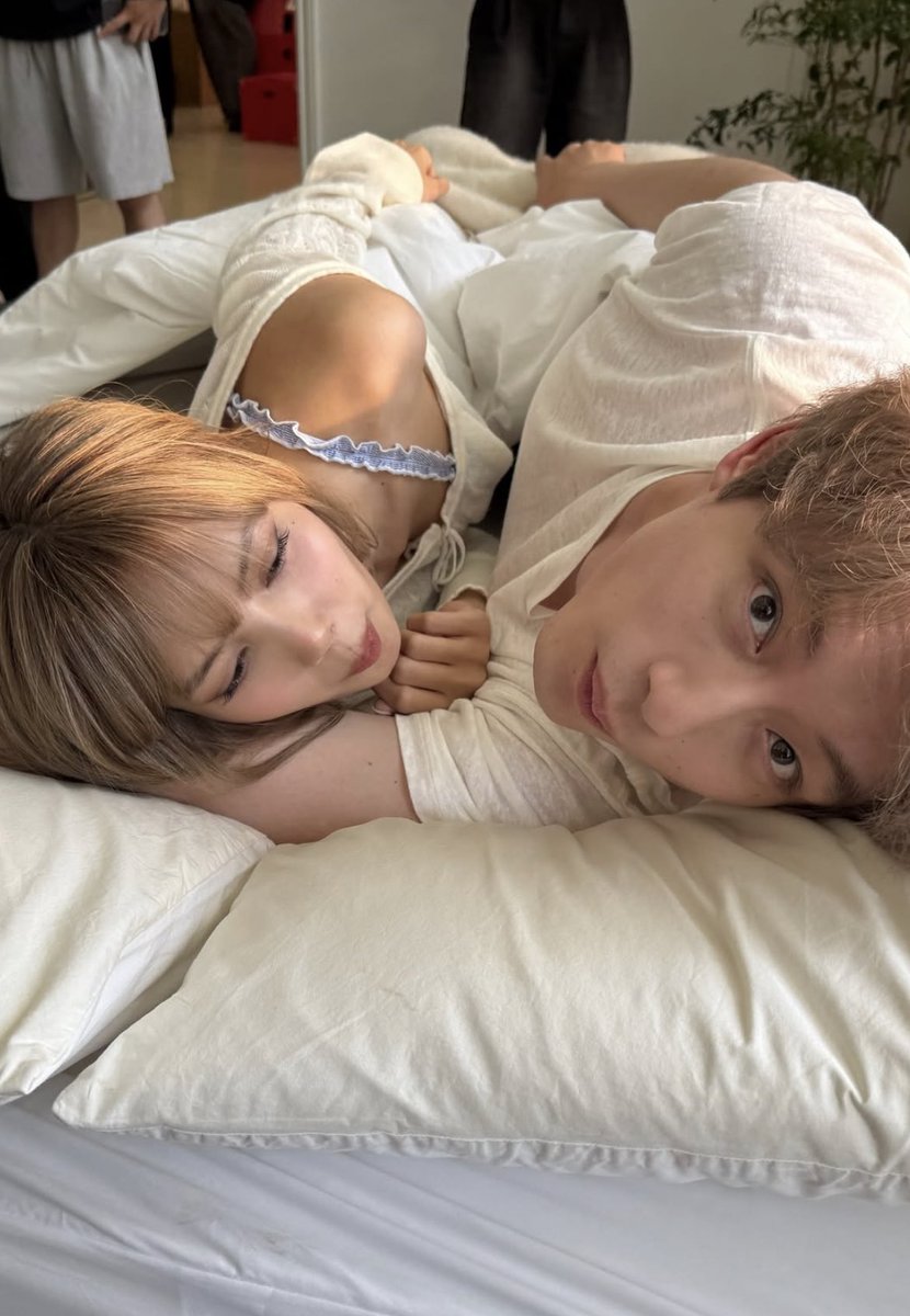 ᴀᴅᴇʟ tweet media