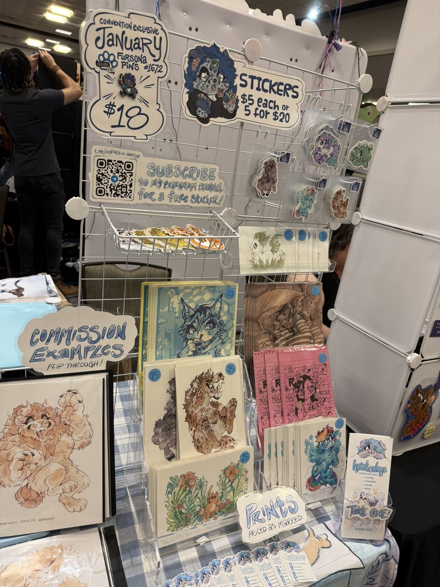 hoodiedogs_'s tweet image. all set up at TFS!!! come say hi! 💞