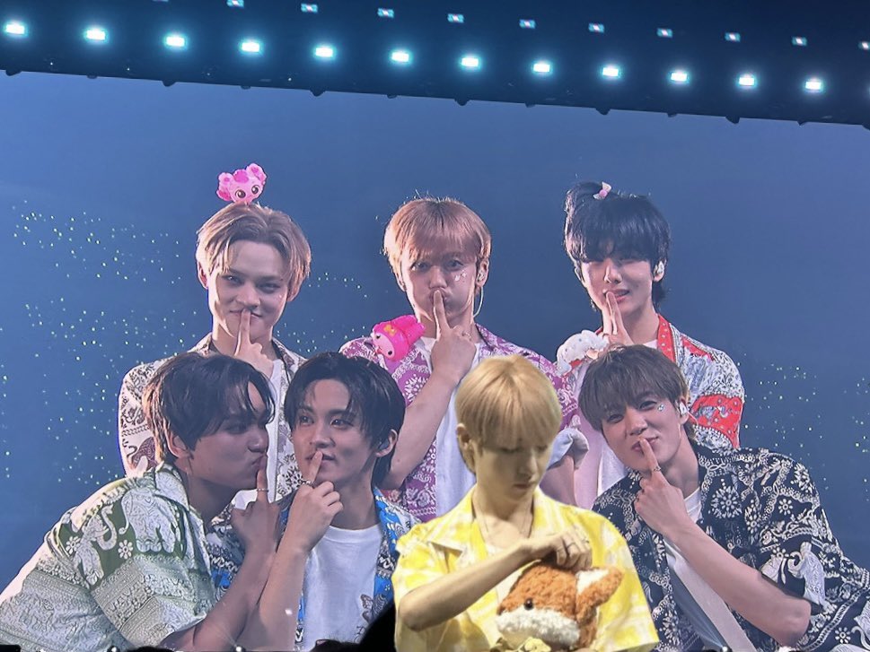 น้องเสื้อเหลืองมองกล้องหน่อยค้าบ (อินจุนเสื้อช้างแอบทำชั้นคอมพลีทเบาๆ ในที่สุดก็ได้เห็นอะㅠㅠ)