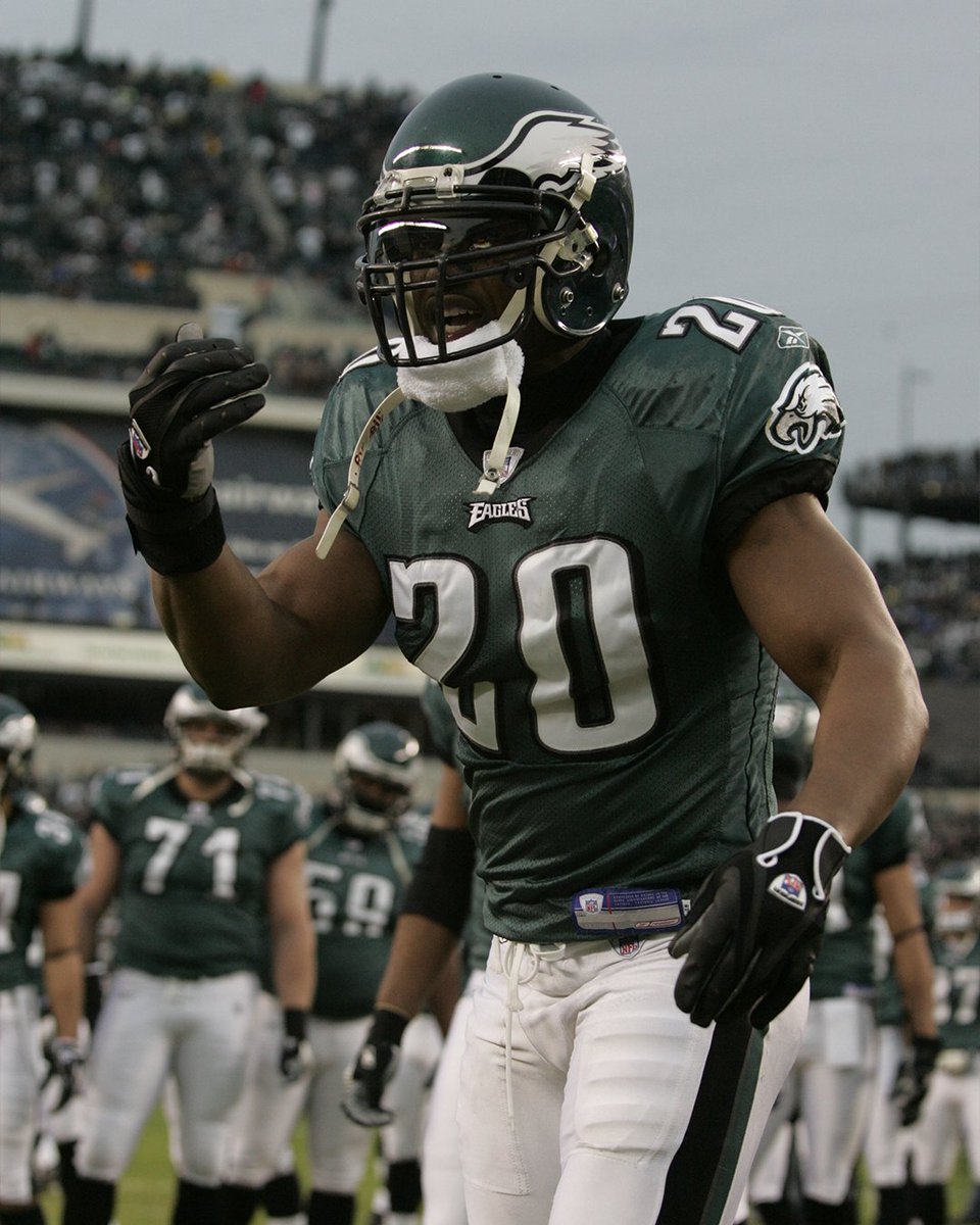 EaglesHistory's tweet photo. BDawk days till we kickoff the NFL season 😤 https://t.co/mLskzL2ts9