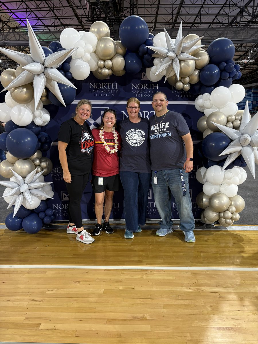 crzy4coasters's tweet photo. Family picture at @NKCSchools convocation! https://t.co/rqSej2vl1e