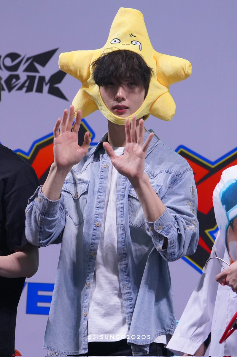 JISUNGO2O2O5's tweet image. 250815 태국 팬싸
넝지성🤏🥹🥹
#지성 #JISUNG
#엔시티드림 #NCTDREAM
#ShopeexNCTDREAMFansignandEvent