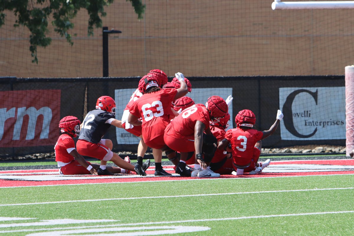 ysufootball's tweet photo. Great vibes on a Friday at the 🏰

#GoGuins https://t.co/lJi2OSNoJw