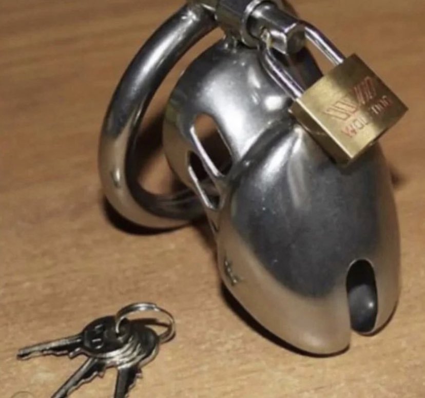 sag mir wie groß dein sch***z ist und ich sag dir wie viele tage ich dich im KG verschließen würde 😂✨🤍