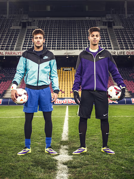 Em 2015, além de ser uma das maiores promessas do futebol, Hachim Mastour era um fenômeno midiático nas redes sociais. Seus vídeos rodavam o mundo.

Com tanta pressão, as expectativas não foram alcançadas. Hoje, aos 27 anos, ele atua pelo Virtus Verona, da Série C italiana:🧶⬇