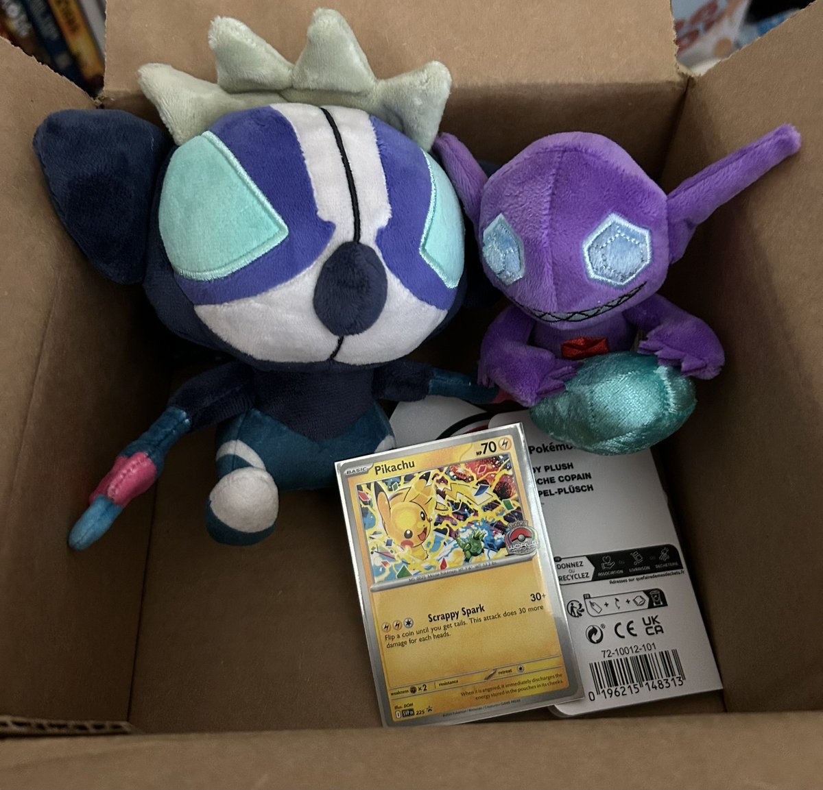 TheTalkingGhost's tweet photo. Bag and babies secured!!

Sableye is for my partner 🖤 while the gremlin is for me >:3c https://t.co/vh0dniFc4C