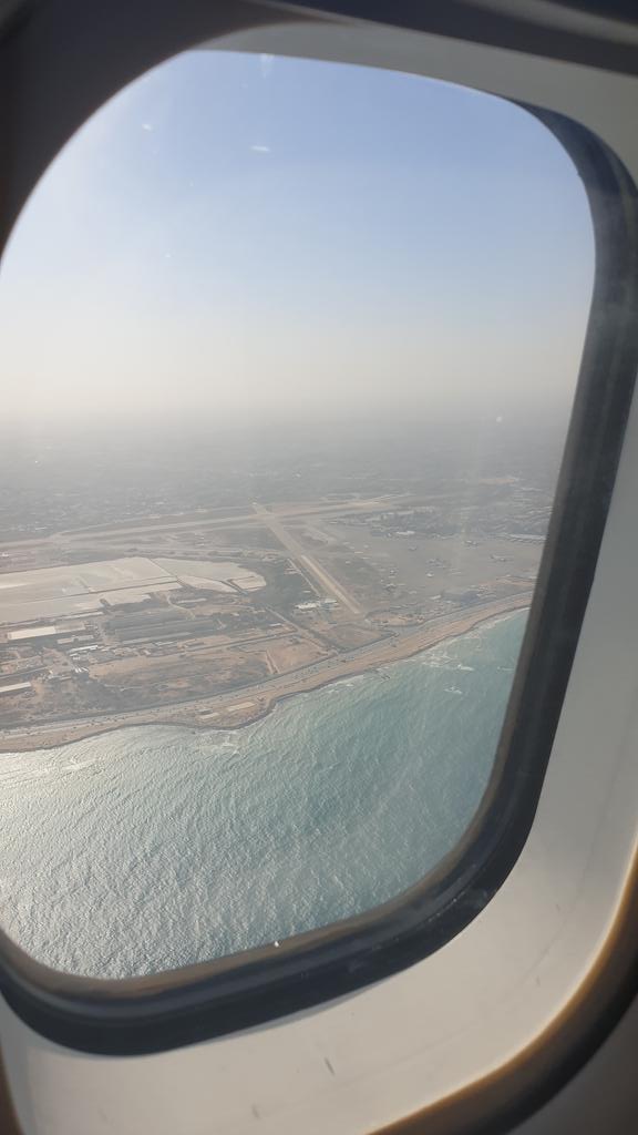 يُصبح العبد ويُمسي في زحامٍ من النعم
فيُعمِيه الشيطان عنها ويُبصِّره ببلاء واحد ليتذمَّر منه
وينسى أنه غارق في نعم الله وعافيته.
الحمد لله على ما أعطى، وعلى كل منعٍ كان نفسه عين العطاء.
#الحمد_لله