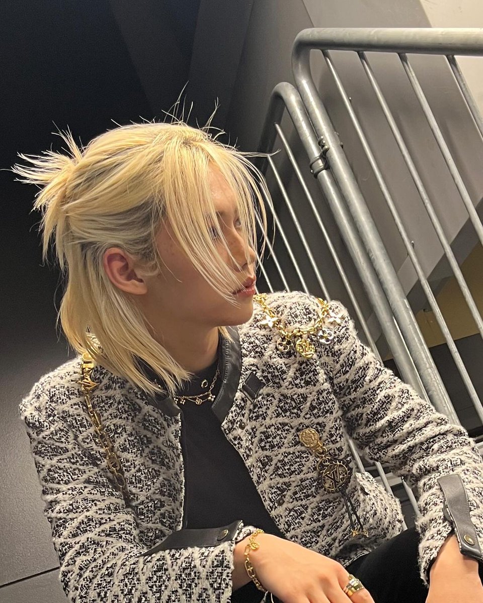 sending lots of love and best wishes to our wonderful CEOs!! i couldn’t be more excited and grateful to be a part of this. 💐💓
#WITCHY_OPENING