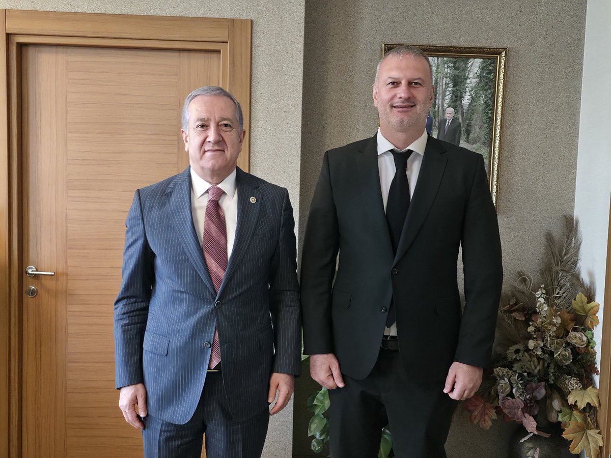 Milliyetçi Hareket Partisi Yerel Yönetimlerden Sorumlu Genel Başkan Yardımcımız Sayın <a href="/sadirdurmaz/">Sadir Durmaz 🇹🇷</a>’ı ziyaret edip bölgemizle alakalı konuştuk. Misafirperverliğinden ve memleketimize olan alakalarından dolayı teşekkür ederim.