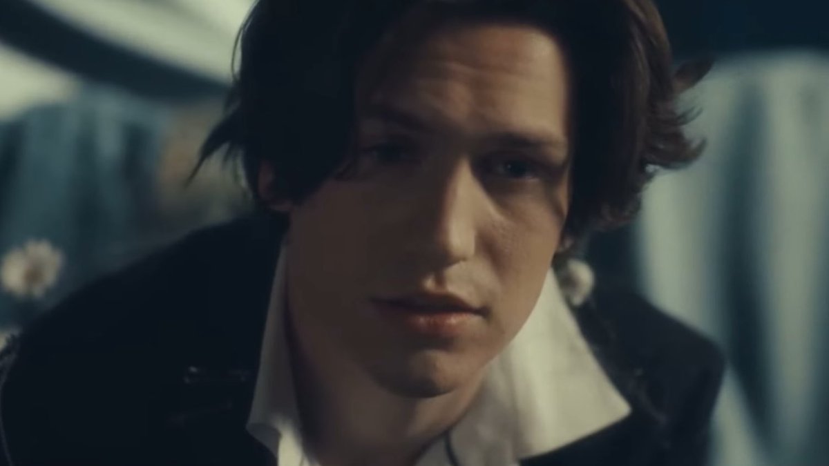 artbyleigh's tweet photo. NOBODY makes a music video like Chase Hudson! #FragileFriday 🕸��🖤🪽 https://t.co/UtwT4ZDQ37