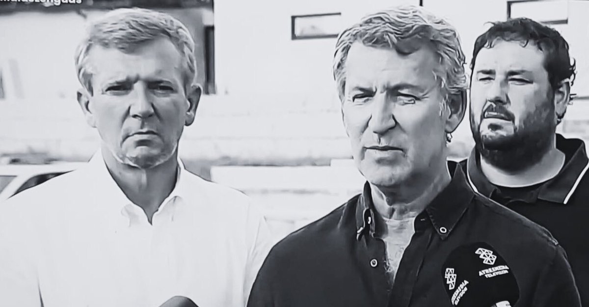 Outro ano arde Galiza.
Que a impotencia e os laios non nos fagan esquecer que o desastre que queima o noso pais ten responsables directos: Nos poñemoslle cara. 
Forza para o pobo e os traballadores que loitan contra o lume.
LUMES NUNCA MÁIS!!!