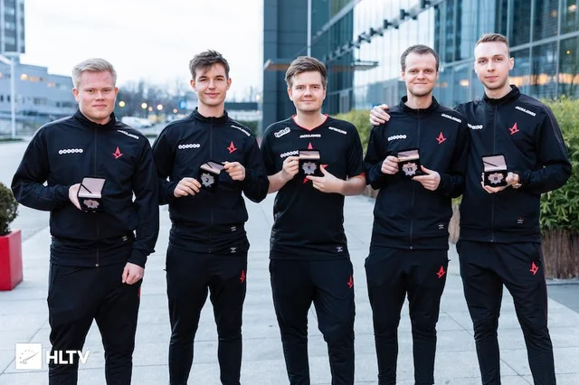 shadowhuntar's tweet photo. team liquid whenever they have to play against a top #2 team https://t.co/5k32HlR7oA