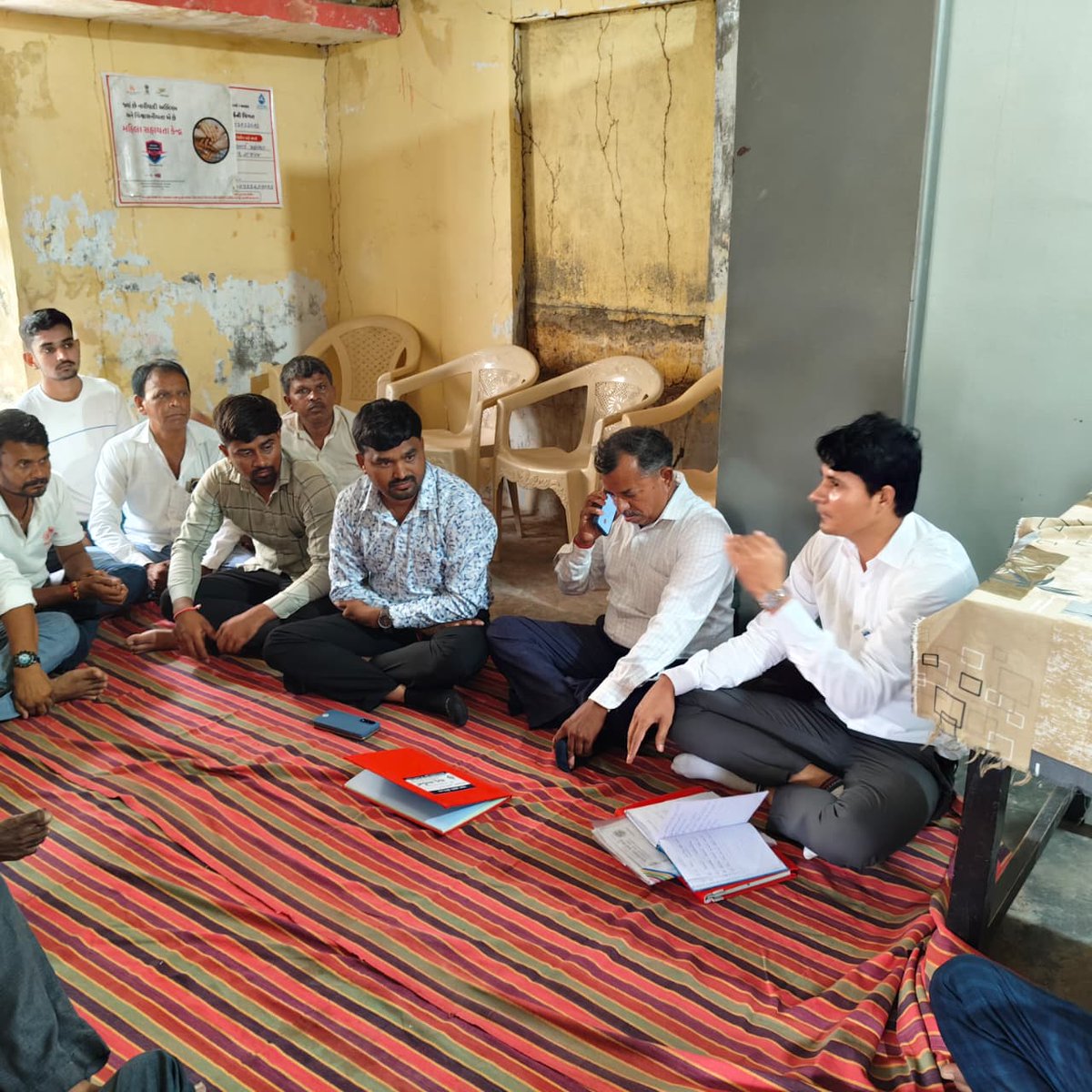 GpNaniSherdiand's tweet image. આજ રોજ નાની શેરડી ગામે ગ્રામસભા યોજાઈ જેમાં પી.એમ. સૂર્ય ઘર યોજના,પી. એમ. કુસુમ યોજના,માર્ગ અકસ્માત ઘટાડવા માર્ગ સલામતી ના પગલાં લેવા તેમજ ગામના પ્રશ્નો બાબતે ચર્ચા કરવામાં આવી.@CMOGuj
@CollectorAnd
@DDO_Anand
@eroborsad
@BorsadTdo
@InfoAnandGoG