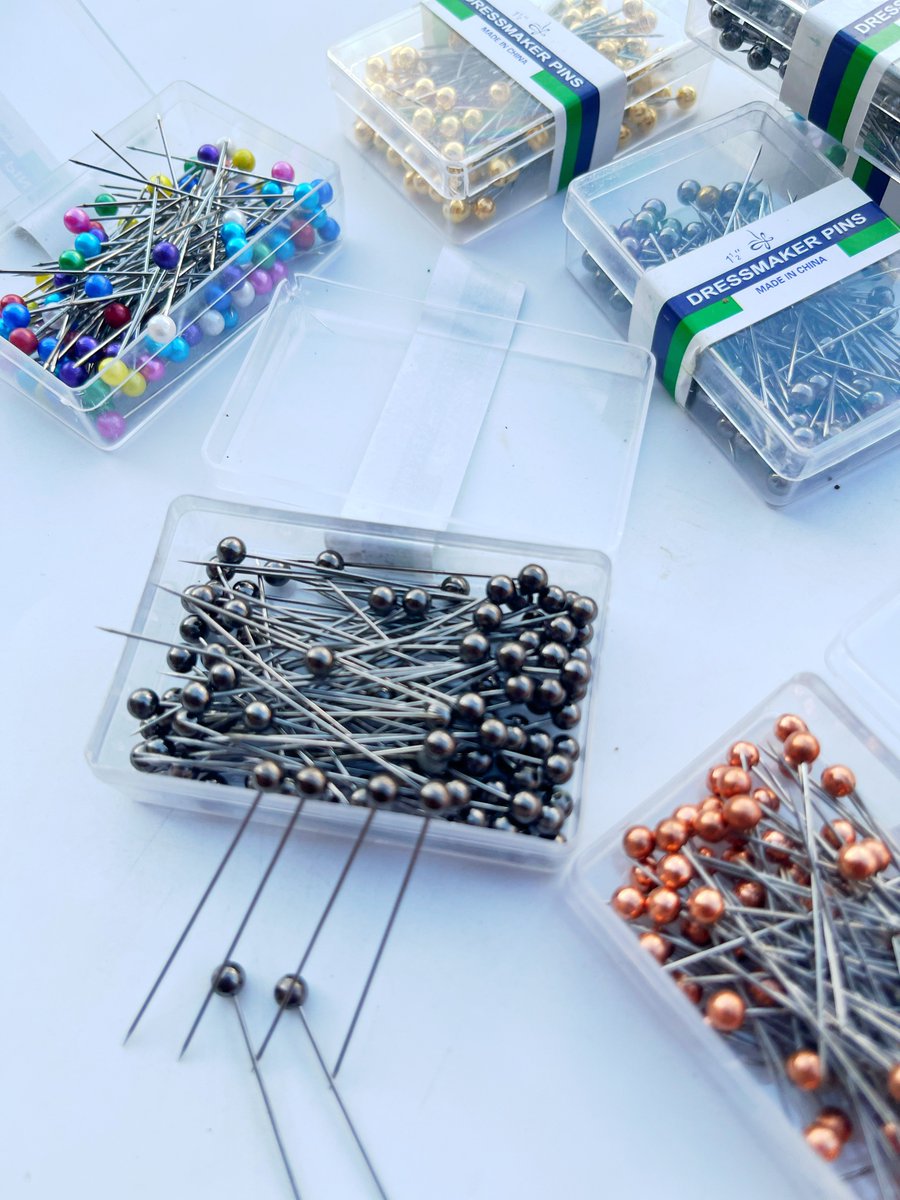 Straight pins, suitable for scarf styling 

Price:1,500 naira only
Quantity:100 pieces

Location:Ilorin 
Nationwide Delivery 

Pls Rt