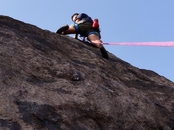 Aunque a destiempo, paso dejando este #TBT para mostrar la increíble oscilación del río Padre, el #Orinoco entre la temporada de lluvia y de sequía, y nuestra primera escalada de la Piedra del Medio, también conocida como el "Orinocometro", hace más de una década !