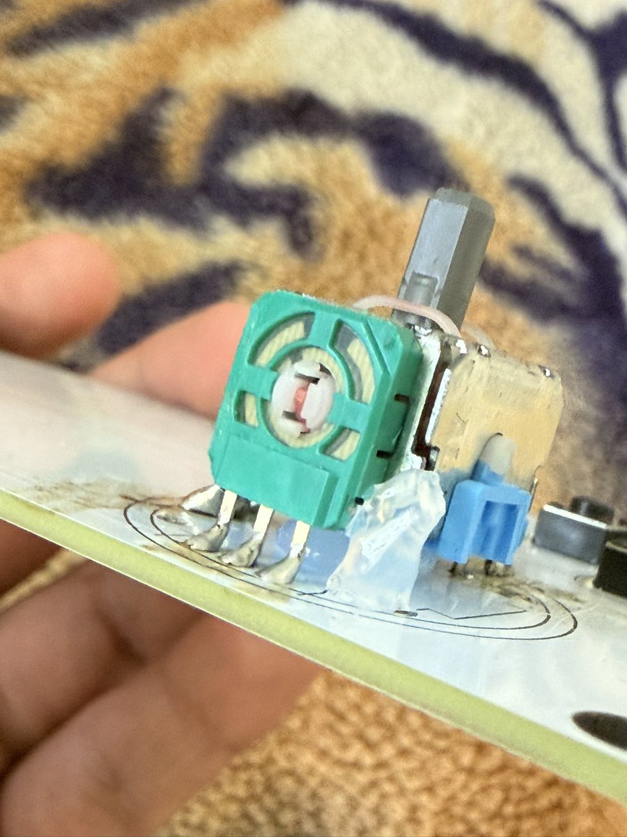 Project Hermes assembly update: turns out the footprint I used for the joysticks on my PCB was too small D: 💔

So I had to get creative with some hot glue and interesting soldering

I will make the controller work today 🫡