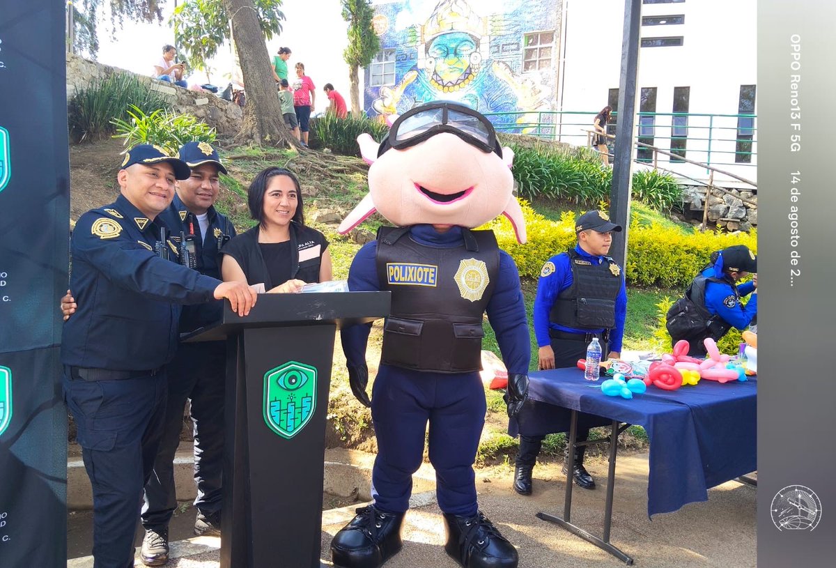 observseguridad's tweet photo. Ayer en #Tecomitl, vecinas, vecinos y peques convivieron con su policía y conocieron las nuevas unidades 🚓👮♂️💙
La comunidad he expression su agradecimiento con el #OSC por todo el apoyo brindado 🤝
Gracias a @SSC_CDMX por acercarse y escucharnos https://t.co/iUYGSs1jNN