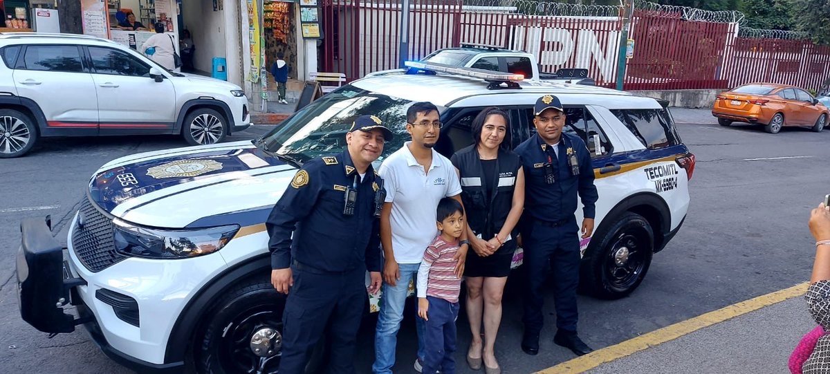 observseguridad's tweet photo. Ayer en #Tecomitl, vecinas, vecinos y peques convivieron con su policía y conocieron las nuevas unidades 🚓👮♂️💙
La comunidad he expression su agradecimiento con el #OSC por todo el apoyo brindado 🤝
Gracias a @SSC_CDMX por acercarse y escucharnos https://t.co/iUYGSs1jNN