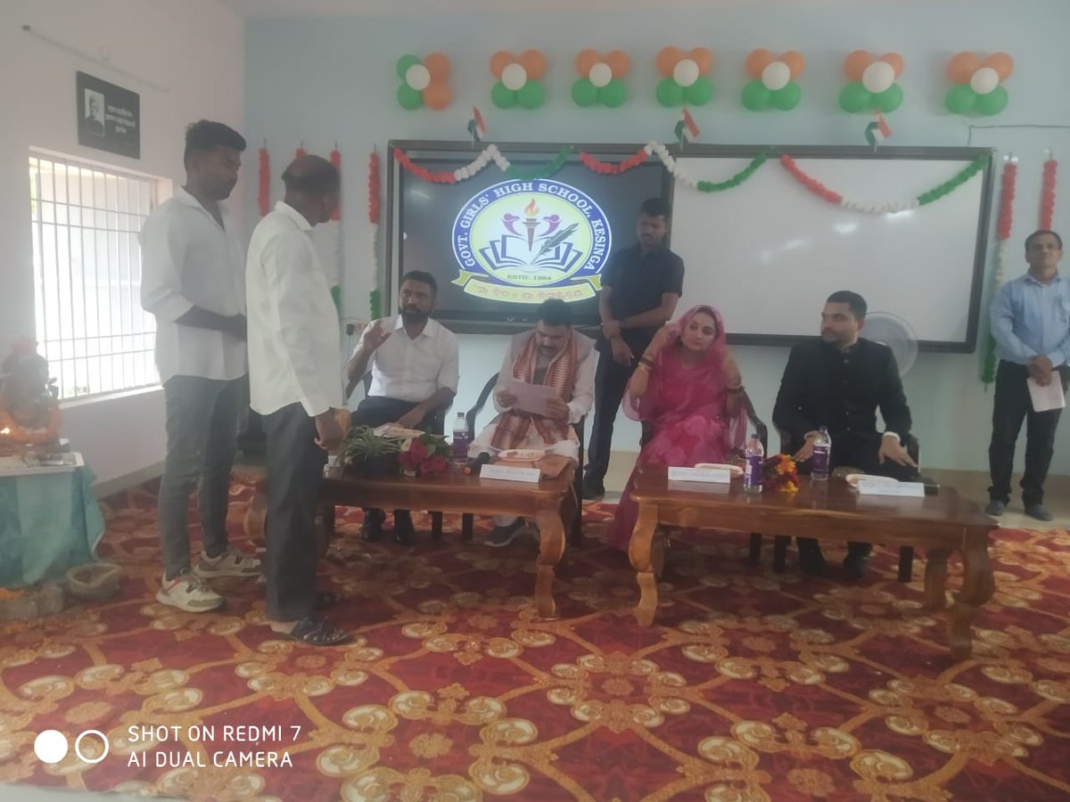 କଳାହାଣ୍ଡି ଜିଲ୍ଲାରେ SC , ST ଆବାସିକ ବିଦ୍ୟାଳୟ (SSD) ଗୁଡ଼ିକର ସମସ୍ୟାର ତୁରନ୍ତ ସମାଧାନ ପାଇଁ ମାନ୍ୟବର ମନ୍ତ୍ରୀ, SC, ST, OBC ଏବଂ ସଂଖ୍ୟାଲଘୁ କଲ୍ୟାଣ ବିଭାଗ, ଓଡ଼ିଶାଙ୍କୁ ଦାବିପତ୍ର ପ୍ରଦାନ କରାଯାଇଛି। ସରକାର ଏହାର ତୁରନ୍ତ ସମାଧାନ କରନ୍ତୁ। <a href="/CMO_Odisha/">CMO Odisha</a> <a href="/NityanandaBJP/">Nityananda Gond</a> <a href="/DmKalahandi/">DM KALAHANDI</a> <a href="/scstdevdept/">ST & SC Development Department</a>