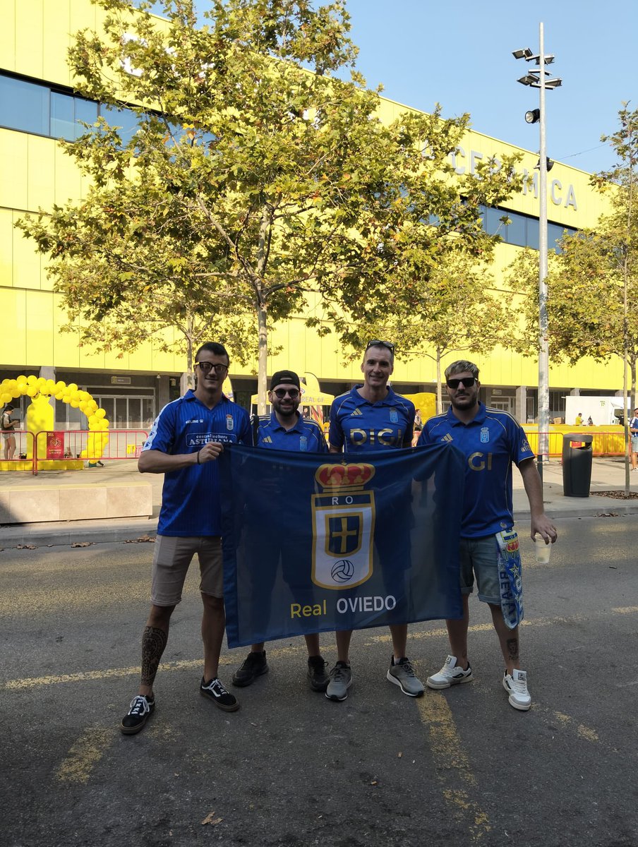 Que difícil ha sido estar hoy en Villareal.
Enormes!!
Vamos <a href="/RealOviedo/">Real Oviedo</a>