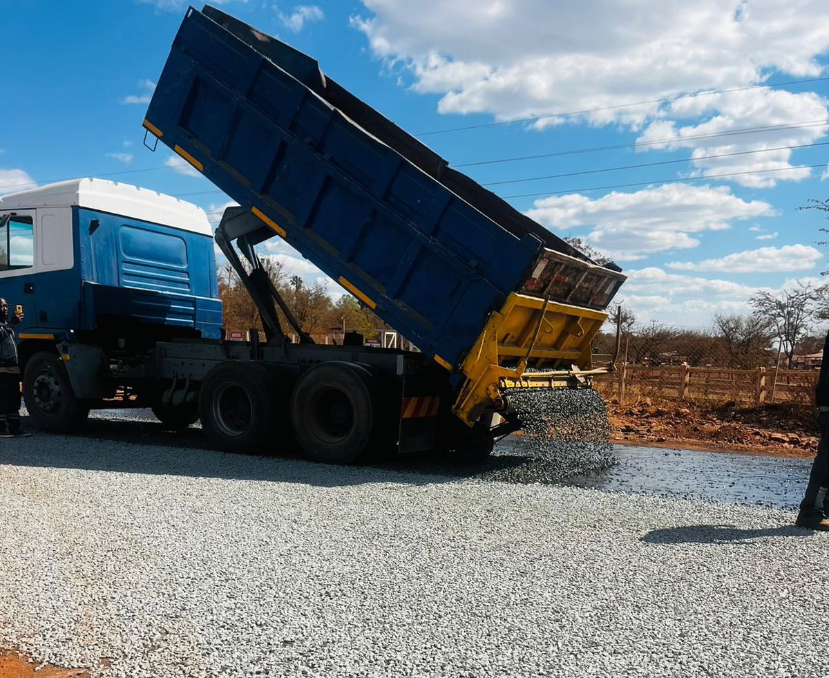 shumba_zim's tweet image. On my flight from Dubai last week, I had a chat with a man from the USA. We started talking about development in African countries, and he quickly said, &apos;If you want to talk about development, let&apos;s talk about Zimbabwe.&apos; I asked him why Zimbabwe, and he said President ED…