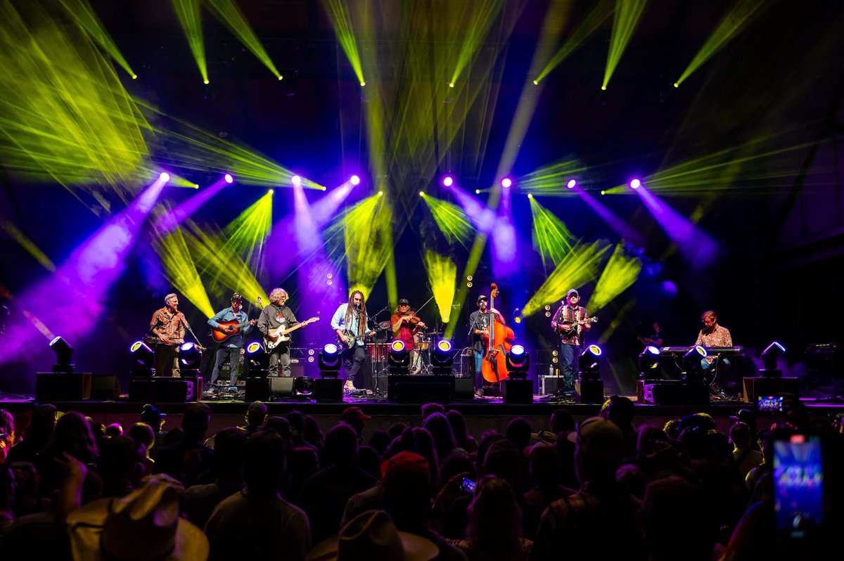 Only 2️⃣ shows left on the Rowdy Summer Nights tour with The Infamous @Stringdusters &amp; Kitchen Dwellers! Reno tonight, San Francisco tomorrow. It’s been a helluva ride… let’s close it out proper! 

🎟️: LeftoverSalmon.com/tour 
📸: Tyler Rel
