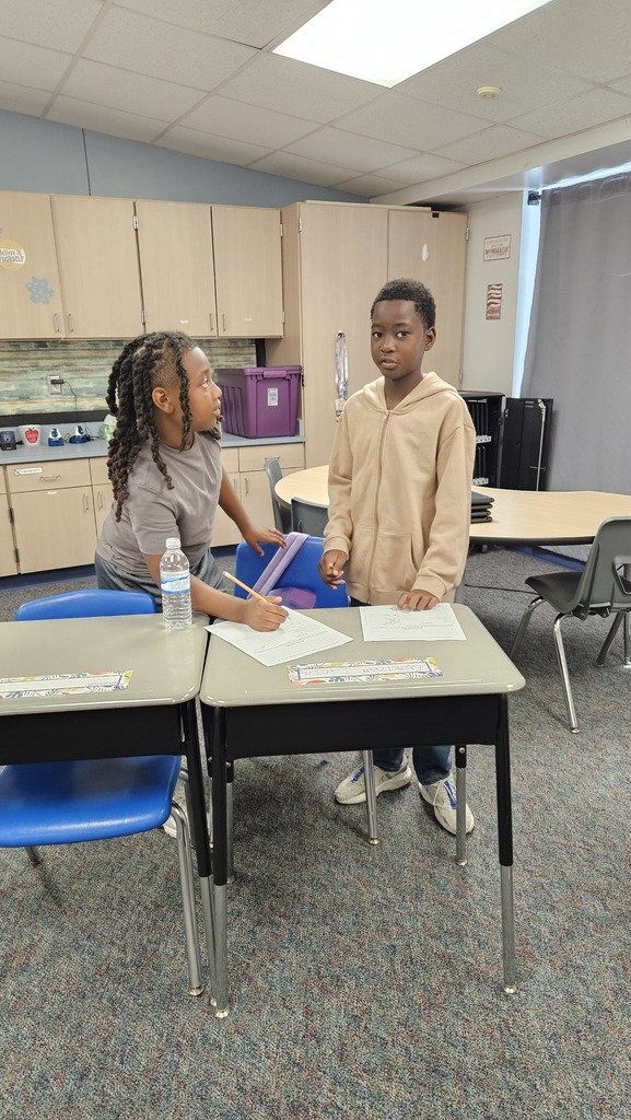 JeterElem's tweet image. Ms. Mendez&apos;s 4th graders spent the week conducting classroom interviews to get to know their new classmates. A great way to build community! 🤝 #wildaboutlearning #allinalvinisd