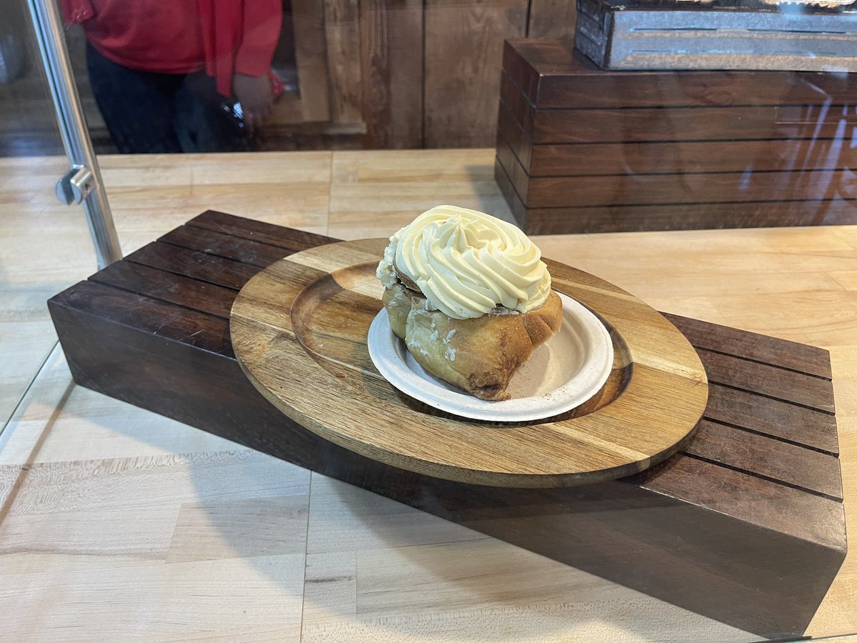 BuckeyeCoaster's tweet image. Who’s ready for some delicious Cinnamon Bread along with other tasty treats at the Bluegrass Bakery at @KentuckyKingdom?

#cinnamonbread #bluegrassbakery #kentuckykingdomfoodie #kentuckykingdom