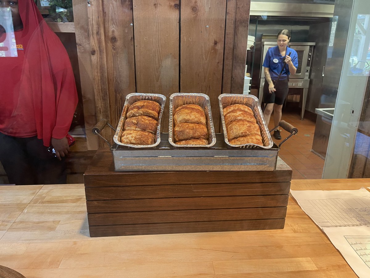 BuckeyeCoaster's tweet image. Who’s ready for some delicious Cinnamon Bread along with other tasty treats at the Bluegrass Bakery at @KentuckyKingdom?

#cinnamonbread #bluegrassbakery #kentuckykingdomfoodie #kentuckykingdom