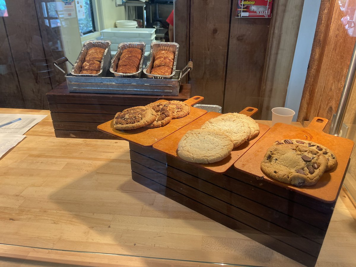 BuckeyeCoaster's tweet image. Who’s ready for some delicious Cinnamon Bread along with other tasty treats at the Bluegrass Bakery at @KentuckyKingdom?

#cinnamonbread #bluegrassbakery #kentuckykingdomfoodie #kentuckykingdom